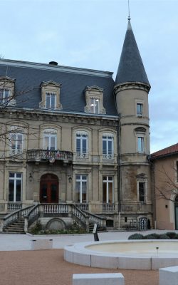 mairie de la commune de bourgoin jallieu département de l'is