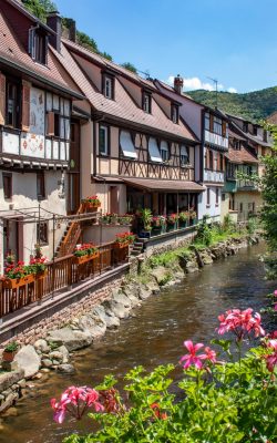 kaysersberg. maisons au bord de la weiss, haut rhin, alsace. gra