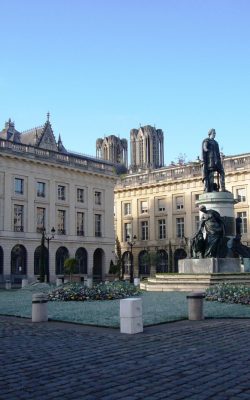 nouvelle place royale végétalisée du reims, statue de louis x