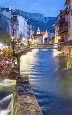 ville d'annecy de nuit