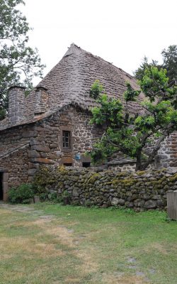 chaumières de haute loire